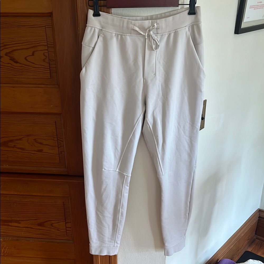 Lululemon Athletica White Sweatpants with Elastic Waistband